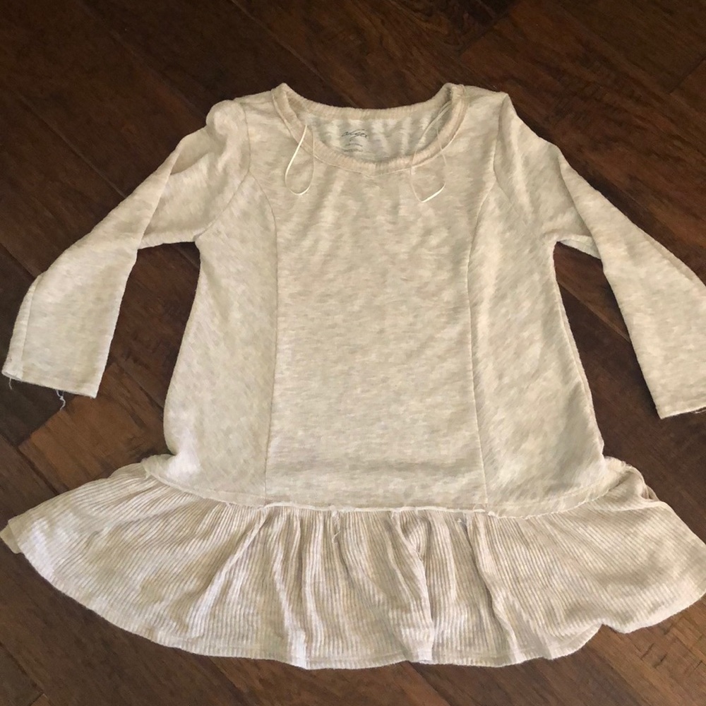 Quarter sleeve top